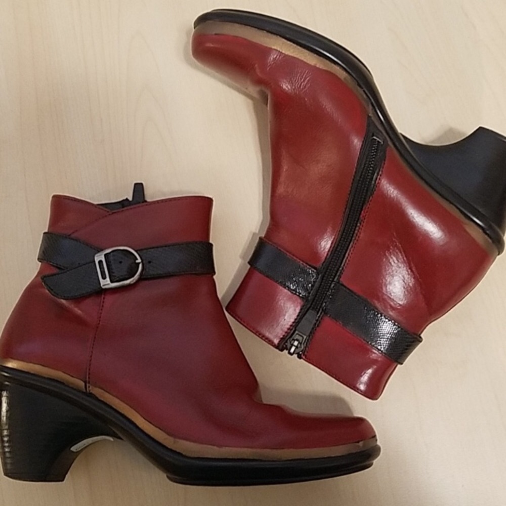 ADORABLE Dansko Red Booties Size 36